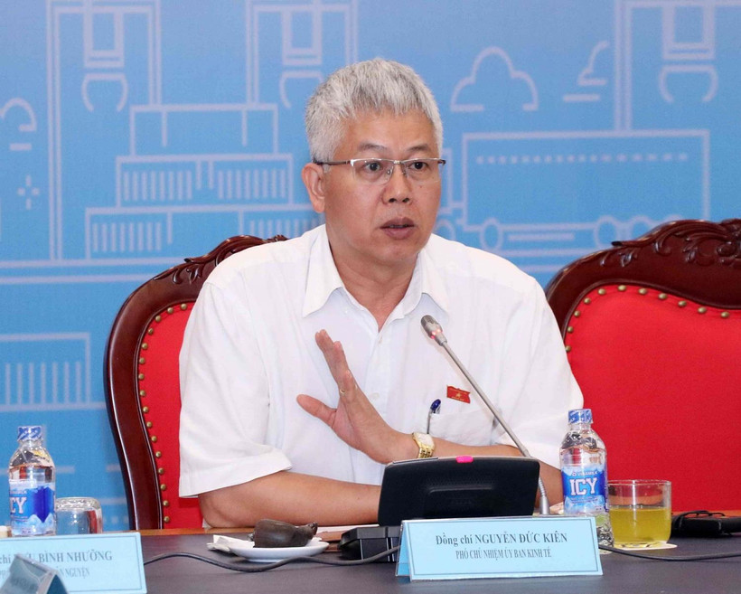 Phó Chủ nhiệm Ủy ban Kinh tế của Quốc hội Nguyễn Đức Kiên phát biểu tại buổi tọa đàm. (Ảnh: Văn Điệp/TTXVN)