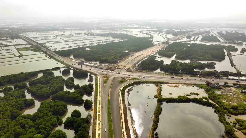 Dự án nâng cấp mở rộng đường ven biển đoạn giao cắt với Quốc lộ 51 (đoạn từ thành phố Bà Rịa đi thành phố Vũng Tàu). (Ảnh: Vũ Sinh/TTXVN)