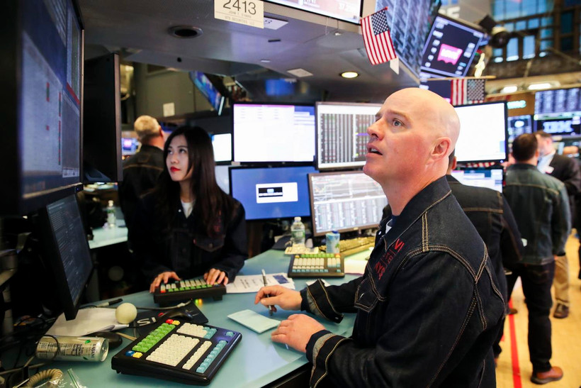 Một phiên giao dịch viên tại Sàn giao dịch chứng khoán New York của Mỹ. (Ảnh: THX/TTXVN)