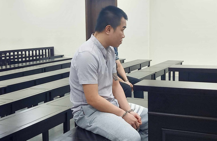 Bị cáo Bùi Mạnh Quỳnh bị đưa ra xét xử tại tòa. (Nguồn: An ninh Thủ đô)