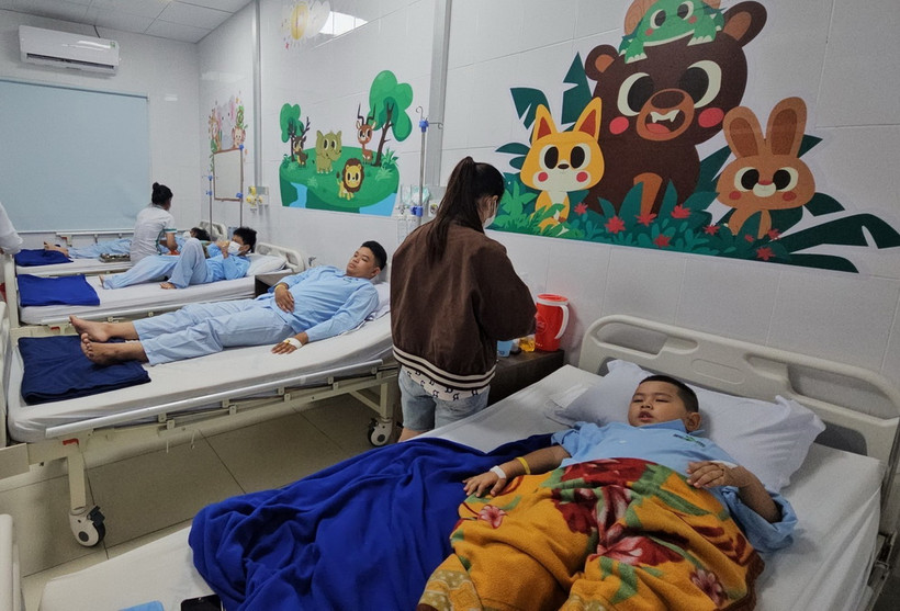 Bệnh nhân đang điều trị tại Bệnh viện Đa khoa Sài gòn-Nha Trang. (Ảnh: TTXVN phát)