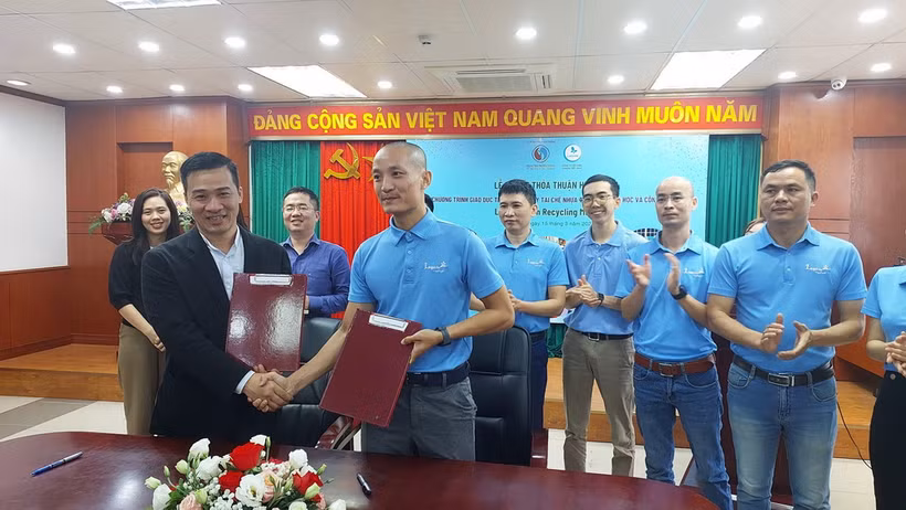 Quang cảnh Lẽ ký kết. (Nguồn: Facebook của Trung tâm Truyền thông Tài nguyên và Môi trường)