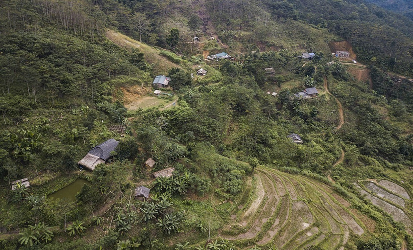 Những ngôi nhà tại khu tái khu suối Tào, xóm Bao, xã Giáp Đắt (Đà Bắc, Hòa Bình). (Ảnh: Trọng Đạt/TTXVN)