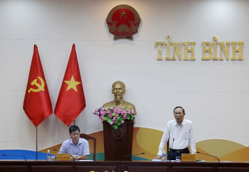Ông Phùng Đức Tiến, Thứ trưởng Bộ Nông nghiệp và Phát triển Nông thôn, Phó Trưởng Ban Chỉ đạo Quốc gia về phòng chống IUU phát biểu tại buổi làm việc. (Ảnh: Nguyễn Thanh/TTXVN)