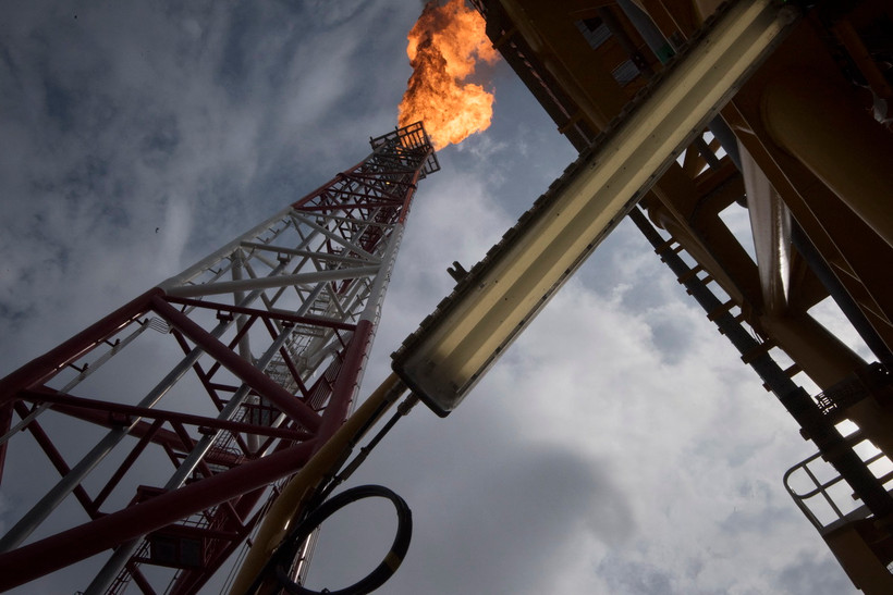 Tàu chở dầu hoạt động ngoài khơi bờ biển Angola trên Đại Tây Dương. (Ảnh: AFP/TTXVN)