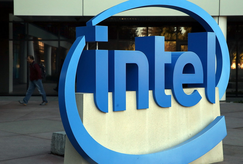 Biểu tượng Intel tại Santa Clara, bang California, Mỹ. (Ảnh: AFP/TTXVN)