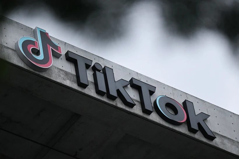 Biểu tượng Tiktok tại văn phòng ở Culver City, California, Mỹ. (Ảnh: AFP/TTXVN)