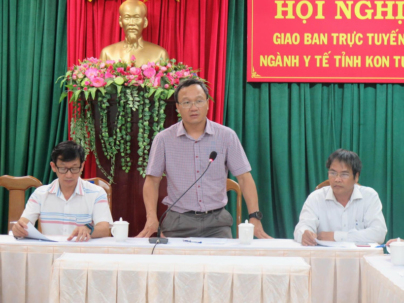 Ông Khuất Việt Hùng làm việc với các ban, ngành tỉnh Kon Tum. (Ảnh: Dư Toán/TTXVN)