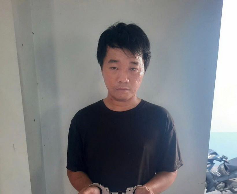 Đối tượng Huỳnh Trọng Nghĩa tại cơ quan Công an. (Ảnh: TTXVN phát)