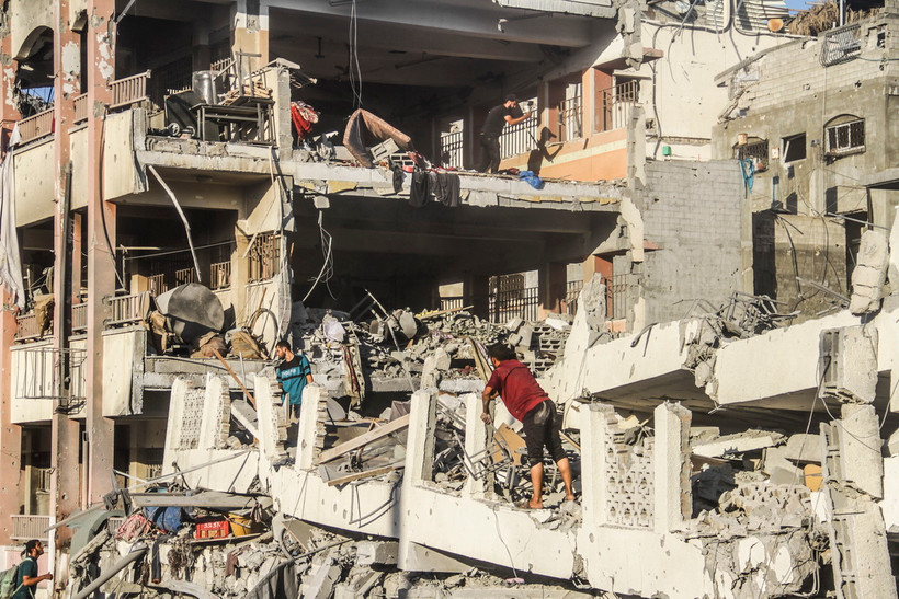 Một trường học ở Dải Gaza bị phá hủy sau cuộc tấn công của Israel. (Ảnh: THX/TTXVN)