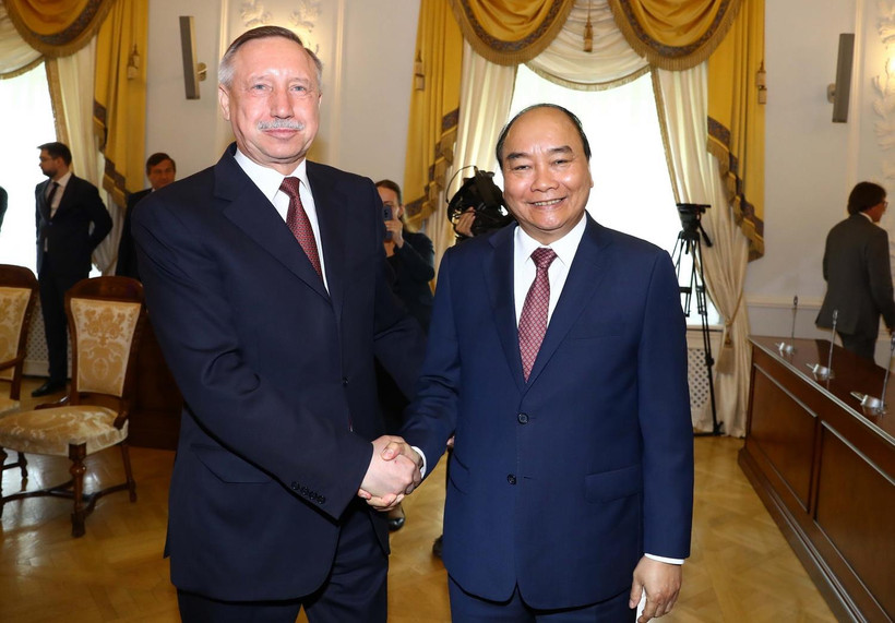 Thủ tướng Nguyễn Xuân Phúc gặp Quyền Thống đốc Saint Petersburg Beglov A.D. (Ảnh: Thống Nhất/TTXVN)