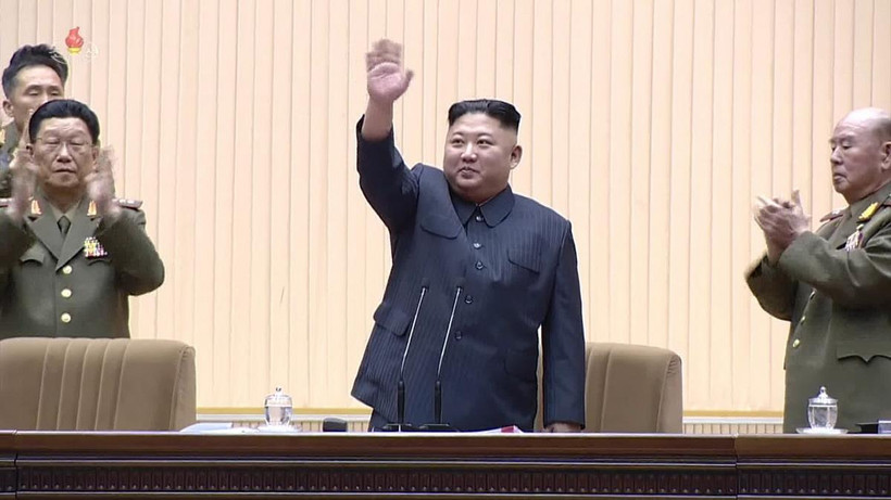 Nhà lãnh đạo Triều Tiên Kim Jong-un (giữa) chủ trì hội nghị lần thứ năm các chỉ huy trung đội và chính trị viên của Quân đội Nhân dân Triều Tiên, được tổ chức tại Bình Nhưỡng ngày 25-26/3. (Ảnh: Yonhap/TTXVN)