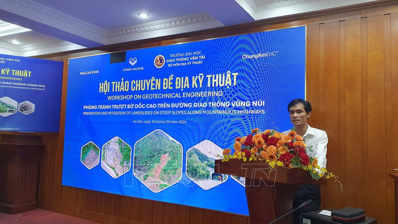 Phó Giáo sư-Tiến sỹ Lê Hoài Đức, Phó Hiệu trưởng Trường Đại học Giao thông Vận tải phát biểu tại hội thảo. Ảnh: Nguyễn Mạnh/TTXVN)