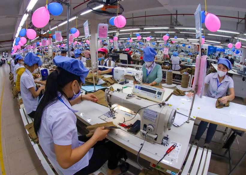 Công nhân sản xuất hàng may mặc tại Công ty Cổ phần Dệt May 29/3, thành phố Đà Nẵng. (Ảnh: Trần Lê Lâm/TTXVN)