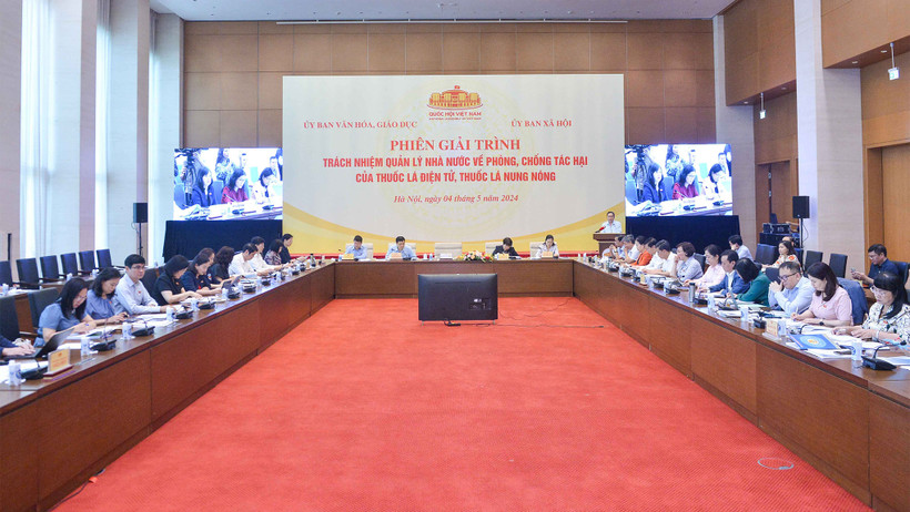 Quang cảnh Phiên giải trình về trách nhiệm quản lý nhà nước về phòng, chống tác hại của thuốc lá điện tử, thuốc lá nung nóng. (Nguồn: Báo Đại biểu nhân dân)