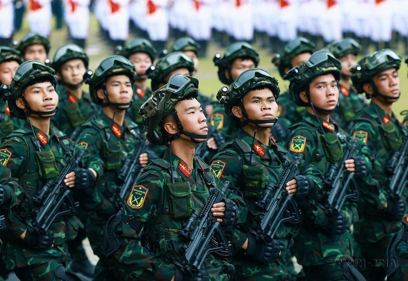 Khối chiến sỹ Đặc nhiệm Quân đội nhân dân Việt Nam diễu binh tại Lễ mittinh, diễu binh, diễu hành kỷ niệm 70 năm Chiến thắng lịch sử Điện Biên Phủ (7/5/1954-7/5/2024). (Ảnh: Dương Giang/TTXVN)