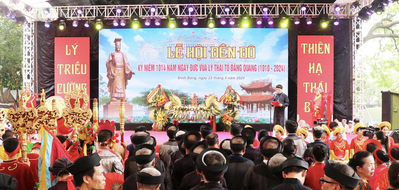 Lễ hội truyền thống Đền Đô được tổ chức từ ngày 14 đến hết ngày 16/3 Âm lịch hằng năm. (Ảnh: Đỗ Huyền/TTXVN)