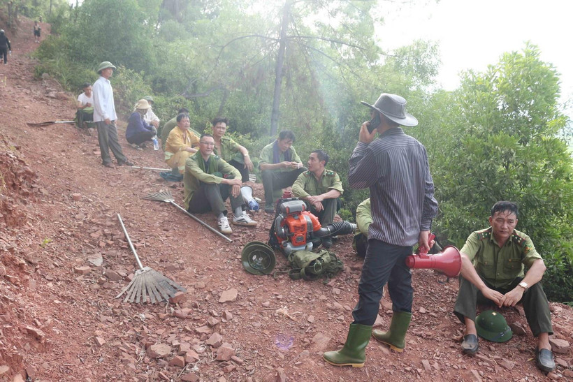 Cháy rừng tại xã Diễn Lộc, huyện Diễn Châu. (Ảnh: Nguyễn Oanh/TTXVN)