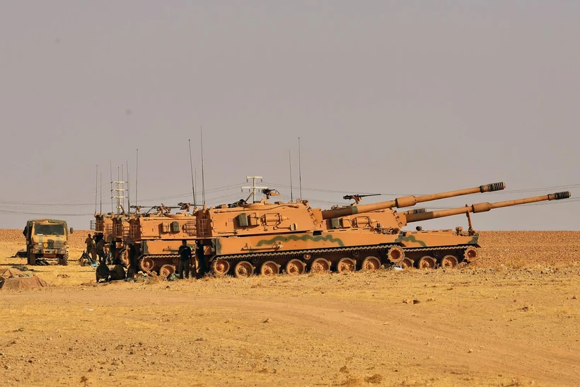 Xe quân sự của Thổ Nhĩ Kỳ tại Tal Abyad, miền bắc Syria. (Ảnh: THX/TTXVN)