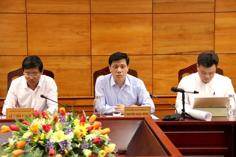 Thứ trưởng Bộ Giao thông Vận tải Nguyễn Ngọc Đông phát biểu. (Ảnh: Nguyễn Thanh/TTXVN)