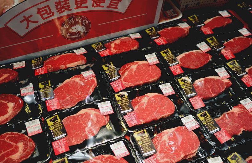 Thịt bò nhập khẩu được bày bán tại siêu thị. (Ảnh: AFP/TTXVN)