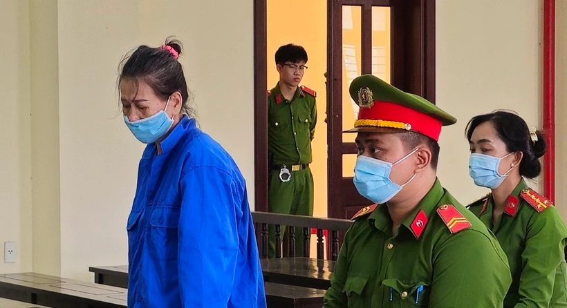 Bị cáo Nguyễn Thị Bạch Huệ tại phiên tòa xét xử. (Ảnh: TTXVN phát)