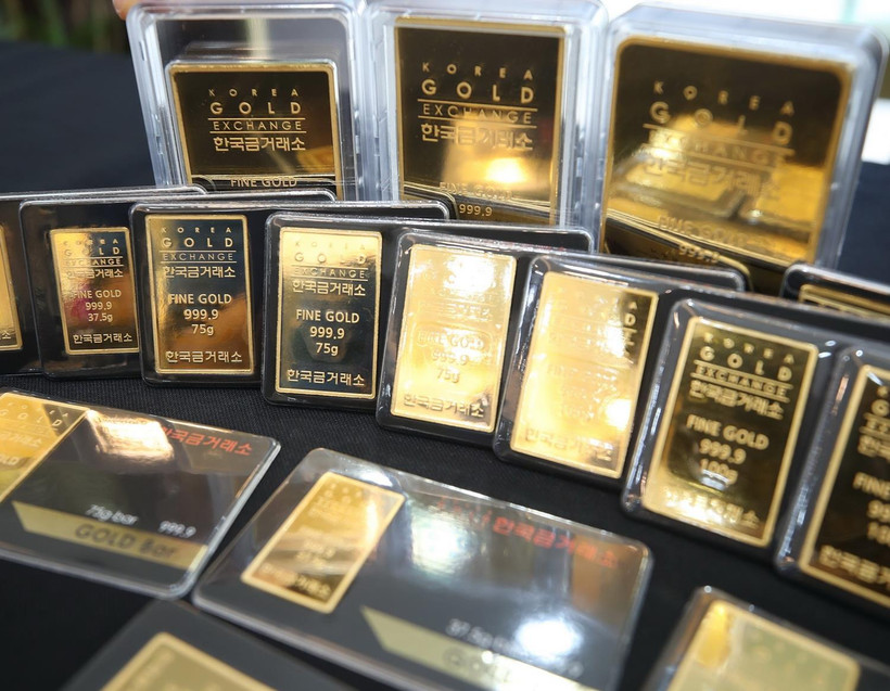 Vàng miếng được bày bán. (Ảnh: Yonhap/TTXVN)