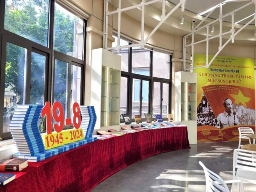 Các tư liệu được Trưng bày. (Nguồn: Thư viện Hà Nội)