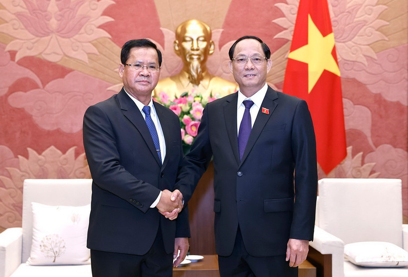 Phó Chủ tịch Quốc hội Trần Quang Phương tiếp Chủ nhiệm Ủy ban Quốc phòng và An ninh của Quốc hội Lào Vongsack Phanthavong. (Ảnh: Doãn Tấn/TTXVN)
