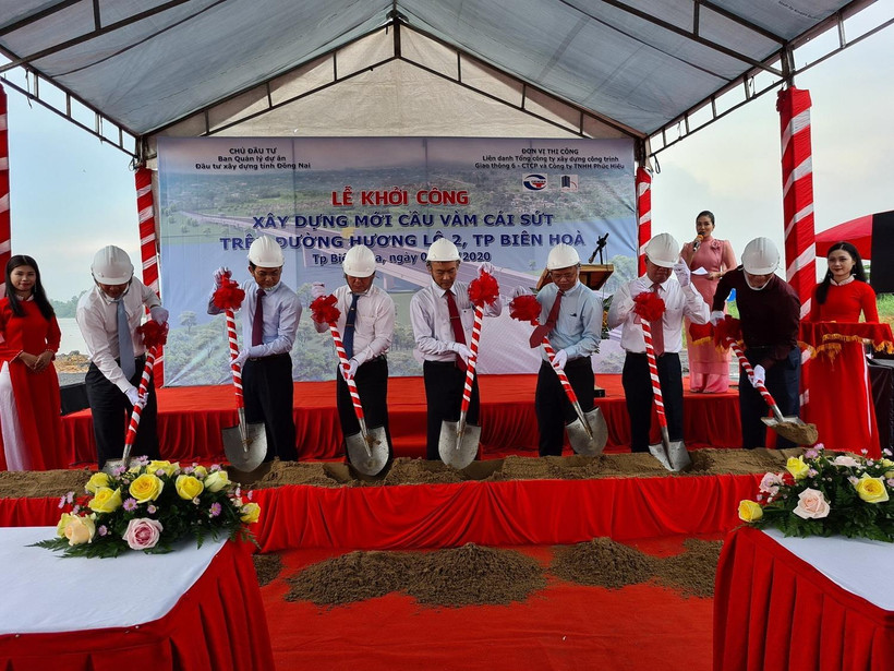 Quang cảnh lễ khởi công. (Ảnh: Nguyễn Văn Việt/TTXVN)