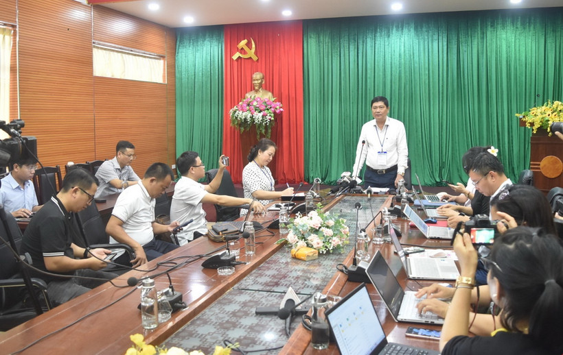 Ông Phạm Đăng Khoa, Giám đốc Sở Giáo dục và Đào tạo tỉnh Đắk Lắk phát biểu tại buổi họp báo sau Kỳ thi tốt nghiệp Trung học Phổ thông năm 2024. (Ảnh: Nguyên Dung/TTXVN)