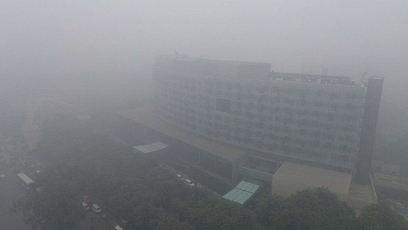 Khói mù dày đặc tại Gurugram, Ấn Độ. (Ảnh: ANI/TTXVN)