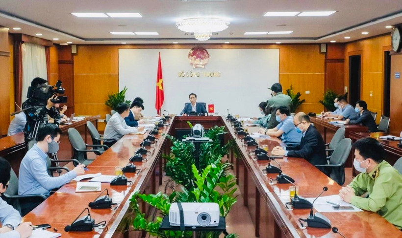 Quang cảnh buổi điện đàm tại trụ sở Bộ Công Thương. (Ảnh: Trần Việt/TTXVN)