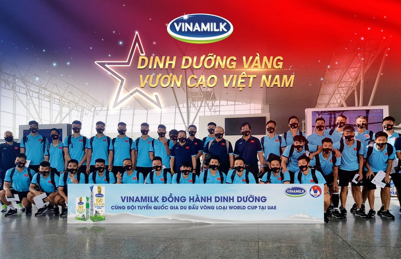 Vinamilk tự hào mang đến nguồn dinh dưỡng vàng đồng hành cùng đội tuyển quốc gia du đấu vòng loại World Cup tại UAE. (Nguồn: Vinamilk)
