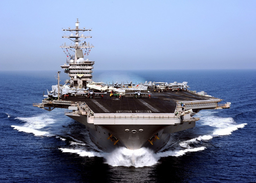 Tàu sân bay USS Dwight D. Eisenhower của Mỹ. (Ảnh: AFP/TTXVN)