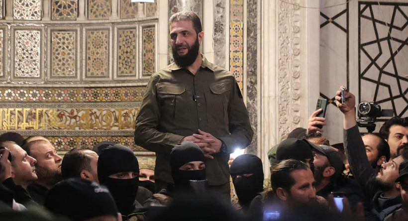 Abu Muhammad al-Jolani, thủ lĩnh HTS, có bài thuyết giảng tại nhà thờ Hồi giáo Umayad ở Damascus. (Ảnh: AFP)