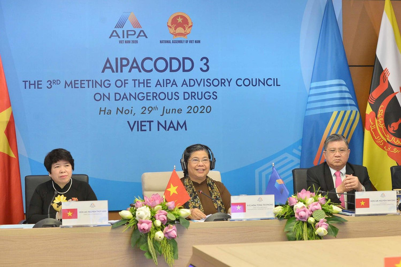 Ủy viên Bộ Chính trị, Phó Chủ tịch Thường trực Tòng Thị Phóng phát biểu khai mạc hội nghị. (Ảnh: Phương Hoa/TTXVN)