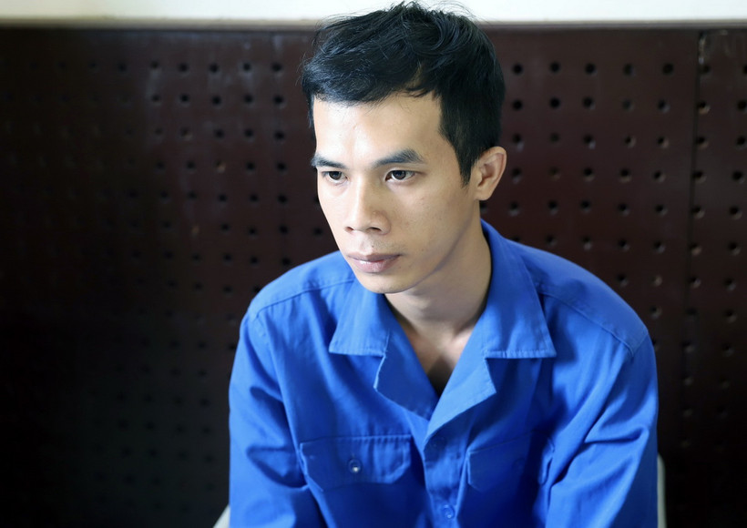 Đối tượng Vy Bảo Châu tại cơ quan công an. (Ảnh: TTXVN phát)