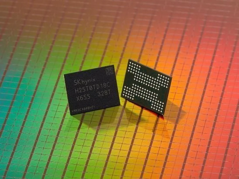 Chip do công ty SK hynix nghiên cứu sản xuất được giới thiệu tại Santa Clara, California, Mỹ. (Ảnh: Yonhap/TTXVN)