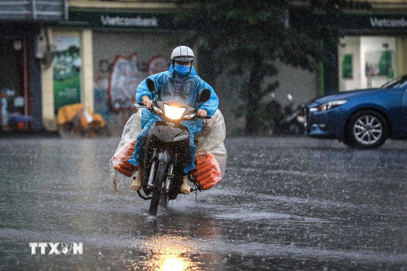 Khu vực Hà Nội ngày và đêm 8/2 có mưa, mưa rào; từ chiều 8 đến 9/2 trời rét đậm, nhiệt độ thấp nhất 10-12 độ C. (Nguồn: TTXVN)