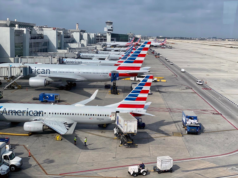 Máy bay của hãng hàng không American Airlines tại sân bay quốc tế Miami, Florida, Mỹ ngày 3/3 vừa qua. (Ảnh: AFP/TTXVN)