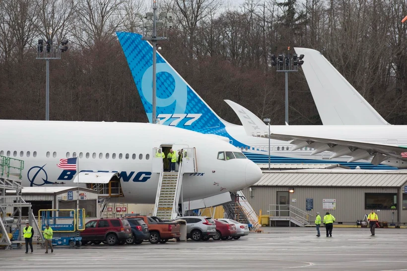 Công nhân hãng Boeing làm việc tại xưởng sản xuất ở Everett, Washington, Mỹ ngày 24/1 vừa qua. (Ảnh: AFP/TTXVN)