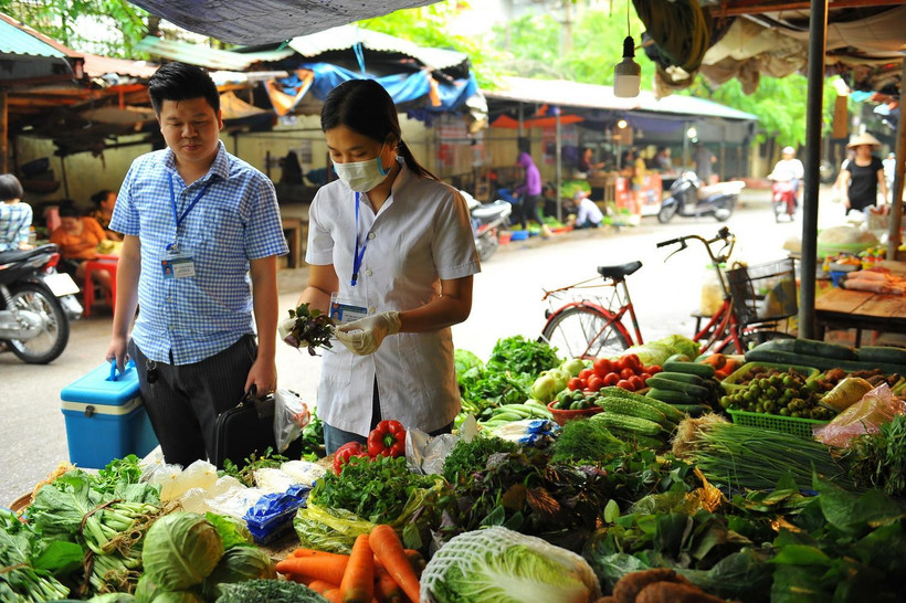 Rau xanh tại chợ truyền thống. (Ảnh: Minh Đức/TTXVN)