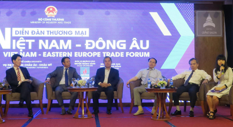 Phiên thảo luận thu hút sự tham gia của nhiều chuyên gia, doanh nghiệp. (Ảnh: Hứa Chung/TTXVN)