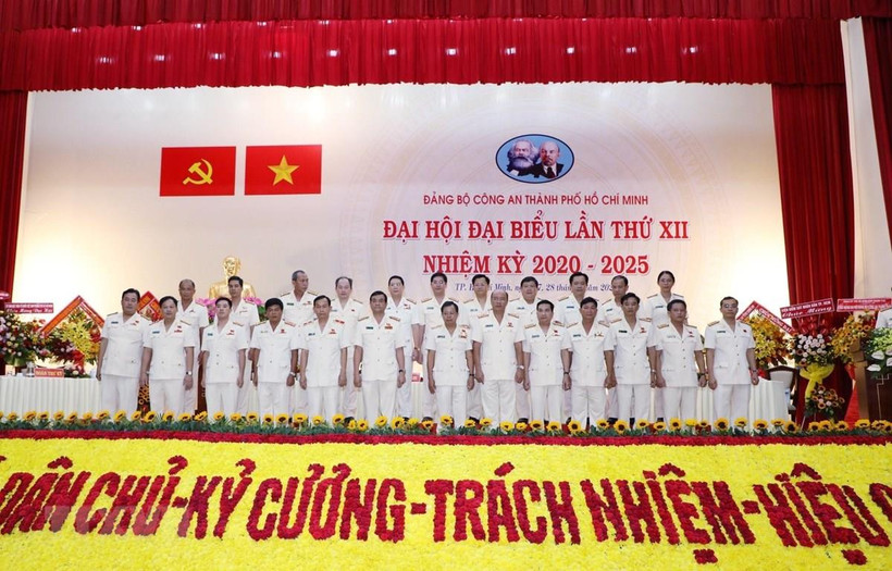 Ban Chấp hành Đảng bộ Công an Thành phố Hồ Chí Minh nhiệm kỳ 2020-2025 ra mắt Đại hội. (Ảnh: TTXVN)
