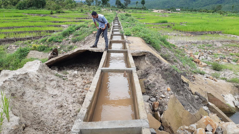 Dù chưa nghiệm thu, công trình thủy lợi Pleikeo đã xuống cấp, hư hỏng. (Ảnh: TTXVN phát)