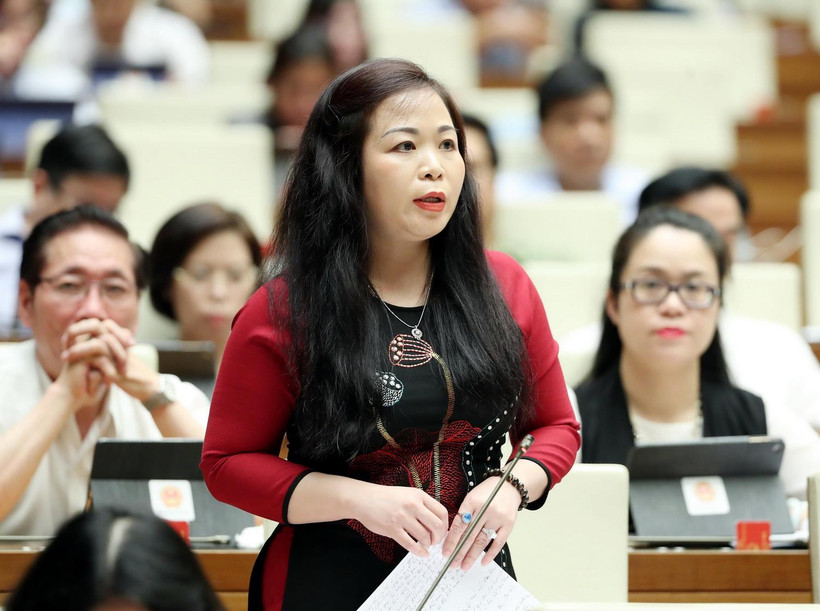 Đại biểu Quốc hội thành phố Hà Nội Vũ Thị Lưu Mai phát biểu tại hội trường. (Ảnh: Trọng Đức/TTXVN)