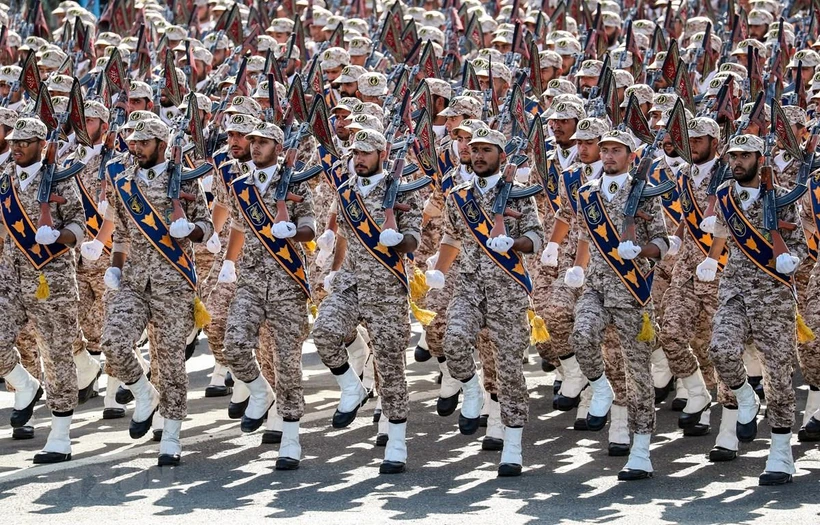 Lực lượng Vệ binh Cách mạng Hồi giáo Iran (IRGC) tại lễ duyệt binh ở Tehran ngày 22/9/2018. (Ảnh: AFP/TTXVN) 