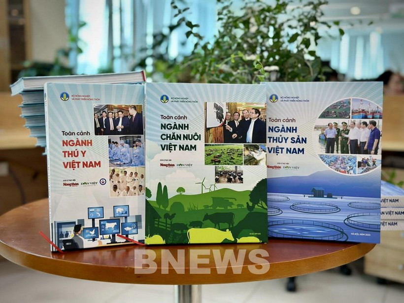 Bộ sách toàn cảnh về chăn nuôi, thú y và thủy sản. (Ảnh: Bích Hồng/Bnews/TTXVN)