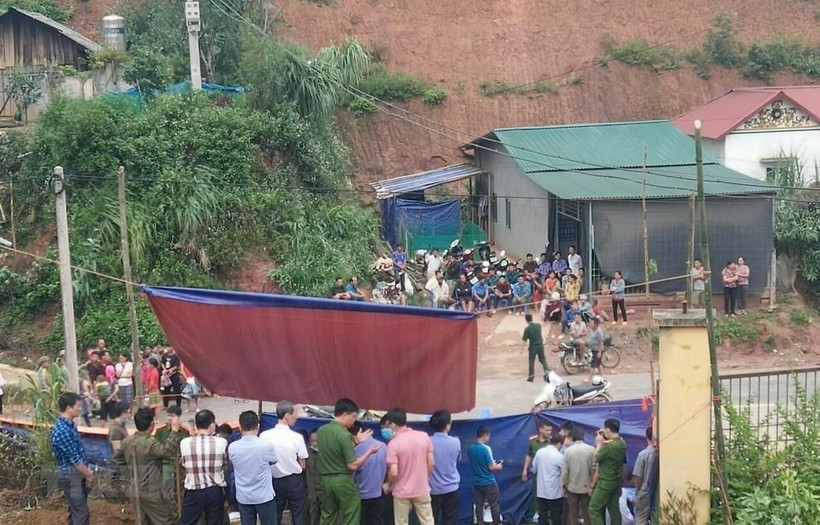 Hiện trường vụ việc hiện được phong tỏa để lực lượng chức năng điều tra làm rõ nguyên nhân. (Ảnh: TTXVN)